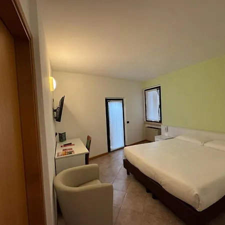 Отель Bel Sito Peschiera 2*