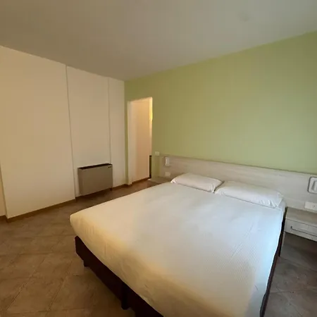 Отель Bel Sito Peschiera 2*