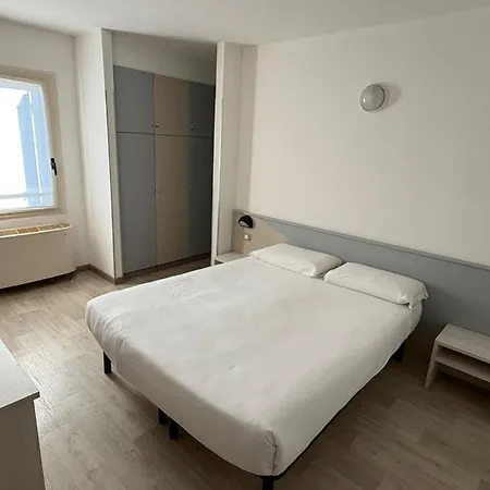 Отель Bel Sito Peschiera 2*