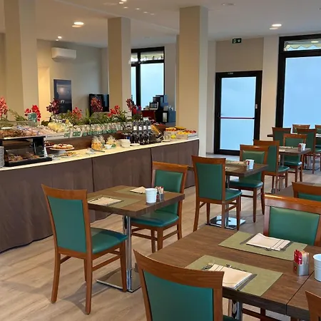 Отель Bel Sito Peschiera 2*