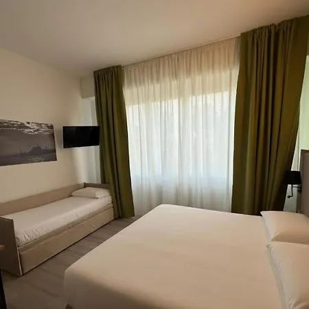 Bel Sito Peschiera Отель 2*