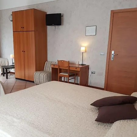Bel Sito Peschiera Отель 2*