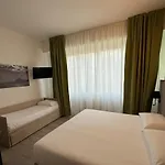 Bel Sito Peschiera Hotel 2*