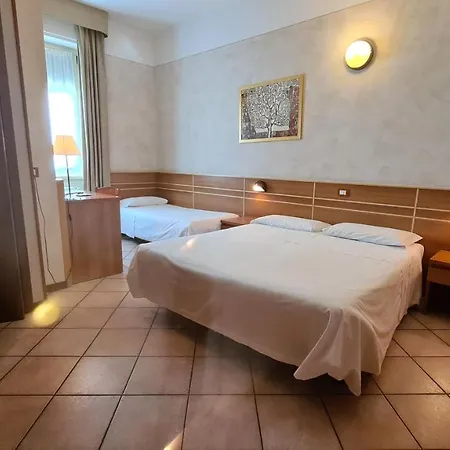 Hotel Bel Sito Peschiera 2*