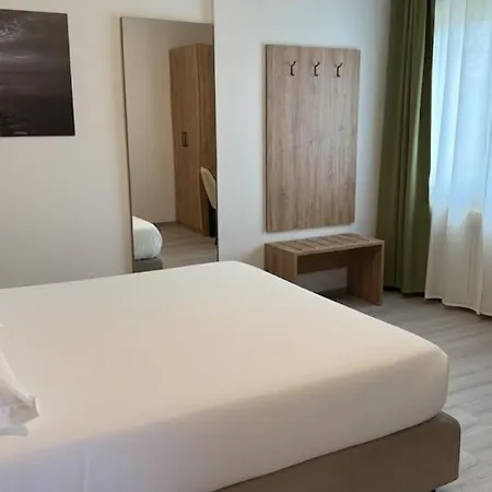 酒店 Bel Sito Peschiera 2*