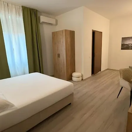 Bel Sito Peschiera 酒店