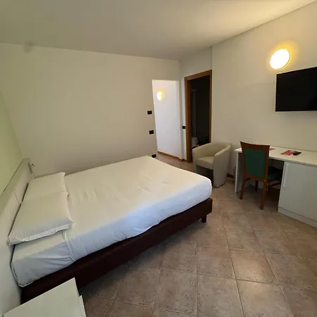 酒店 Bel Sito Peschiera 佩斯基耶拉德加达