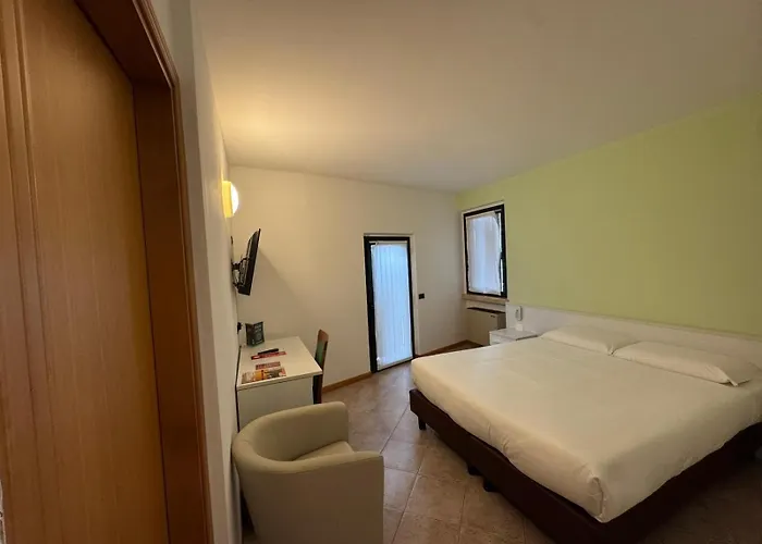 Hotel Bel Sito Peschiera 2*